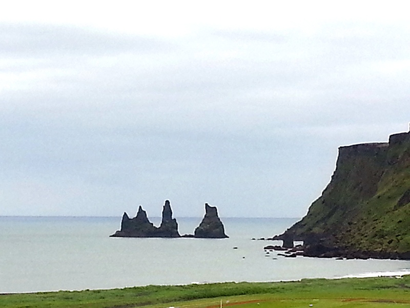 Reynisfjara-Strand mit Reynisfjall