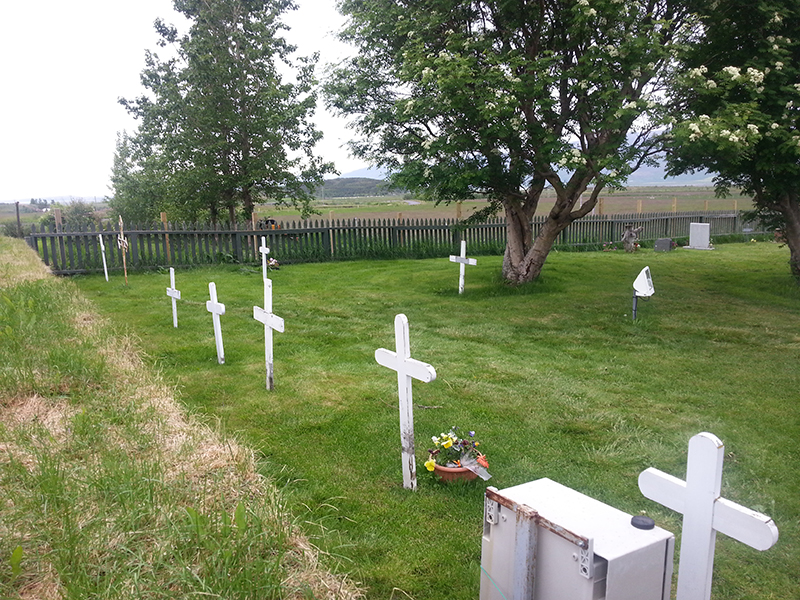 Friedhof im Dorf Bakkaflöt